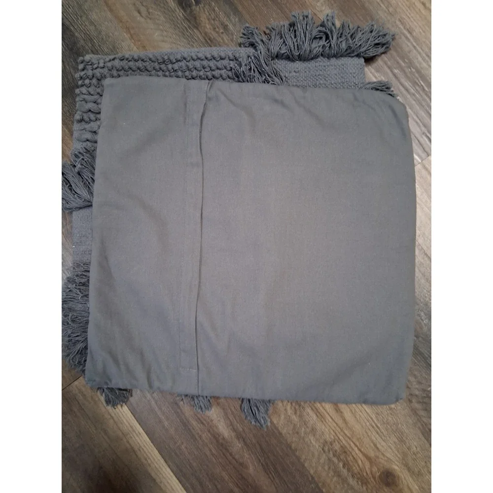 Foreside 2 Heavy Cable Knit Gray Pillow Covers Heavy Cotton Zip Closure 20X20‎